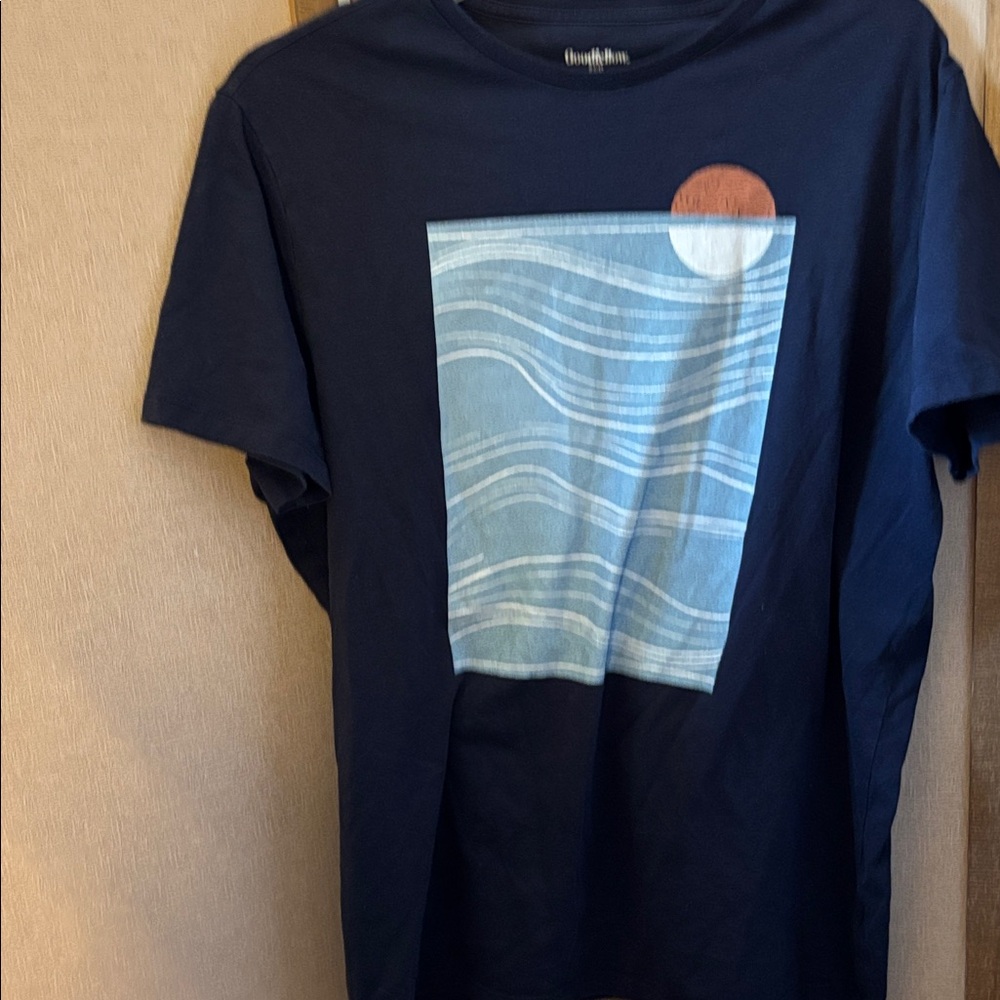 FINAL MARKDOWN Goodfellow & Co Navy T-Shirt with Wave and Sun Graphic large